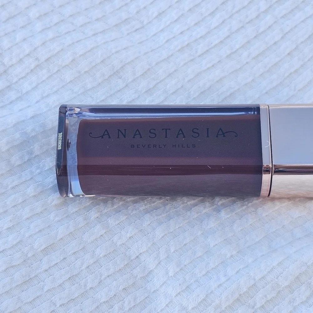 Anastasia Beverly Hills Lip Velvet Lipstick Mouse Matte shade brownie